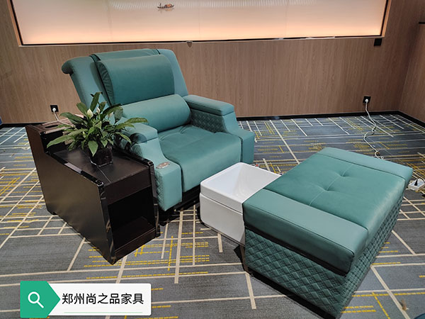 顧客在做足療和按摩時(shí)，優(yōu)秀的技師從來(lái)不問(wèn)力度怎么樣