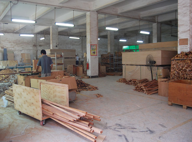 生產(chǎn)車間工作